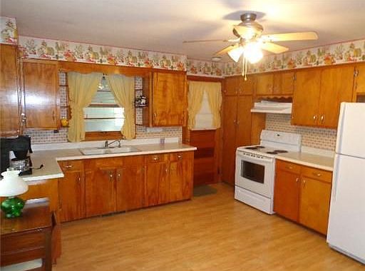 5th image of 640 Pindar St