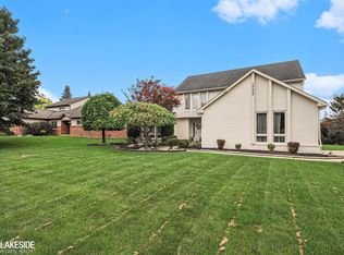 28669 Bristol Ct, Farmington Hills, MI 48334