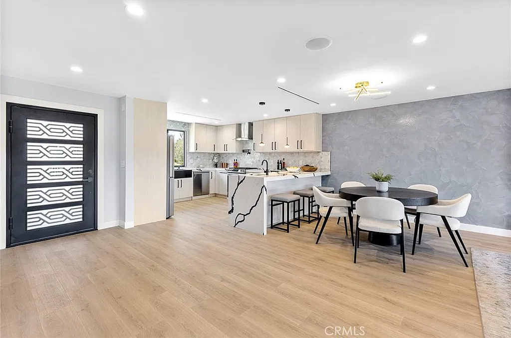6 bed, 3802 sqft, $13,000 — Photo 3