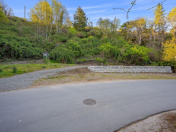 5th image of 1551 Kye Bay Rd