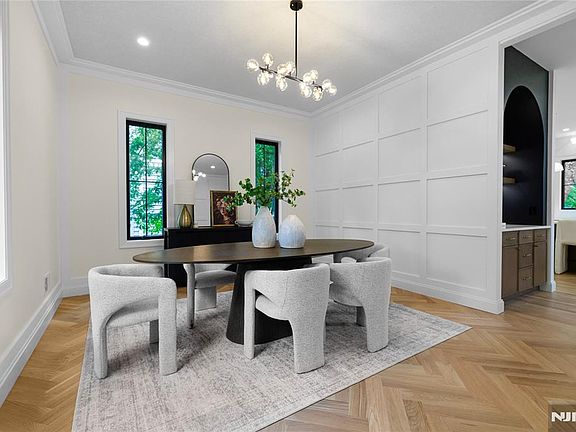 5th image of 10 Radburn Road