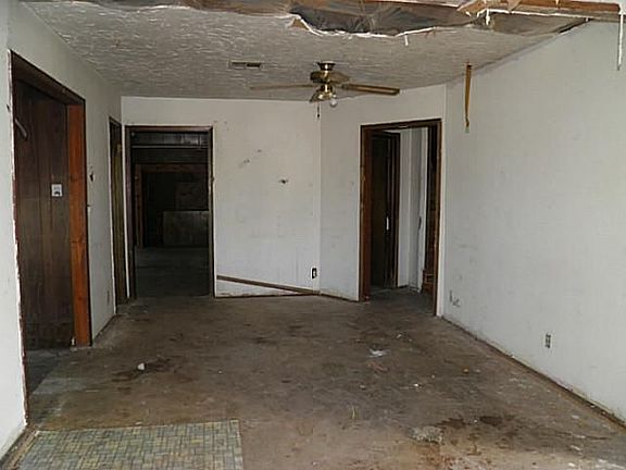 2nd image of 440 E Linden Ln