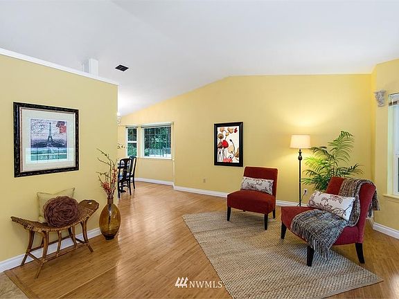 4th image of 3916 105th Court NW