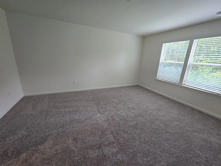 Master Bed (2nd floor)