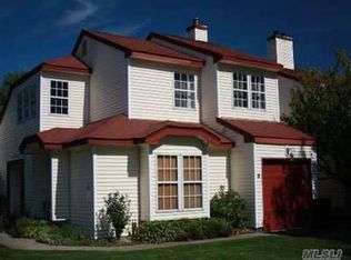 9 Cornwallis Ct, Coram, NY 11727