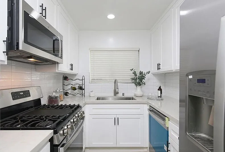 2 bed, 1.0 bath, $2,700 — Photo 1