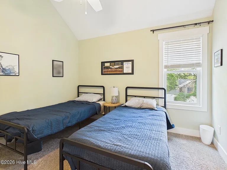 460 Clark St — Photo 34