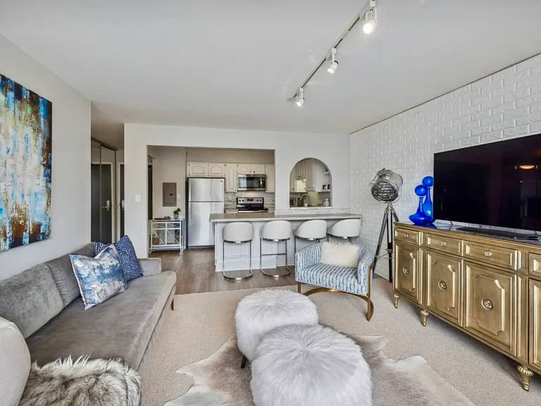 3930 N Pine Grove Ave #510 — Photo 8