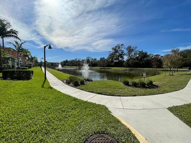 12921 Trevi Isle Dr — Photo 33