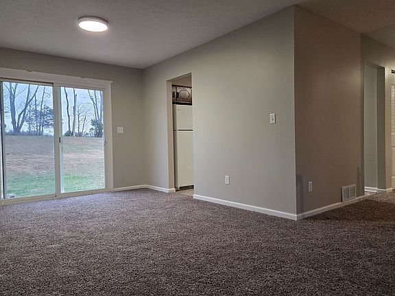 5th image of 526 Rose Creek Dr