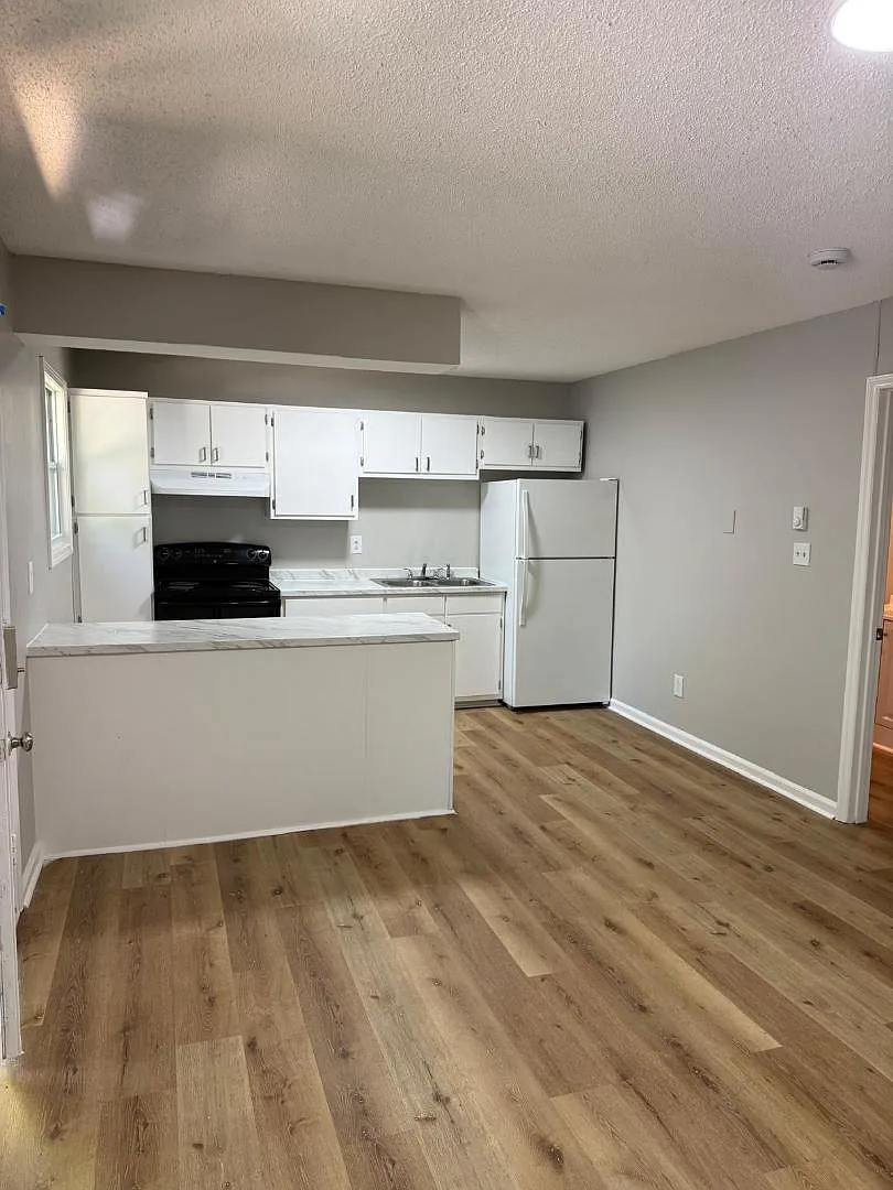 2405 Markwood Ln - A — Photo 3