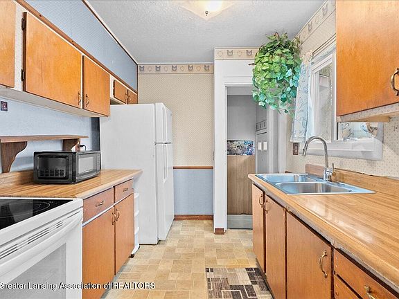 4th image of 3540 Jewell Ave