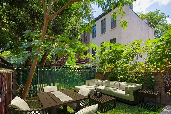 Rented by Platinum Forbes Global Properties | media 8
