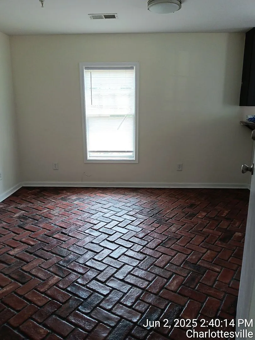 2027-2028 Leasing Year Heart of 14th ST / 3 bedroom 2 Bath 515 14th St NW Apt B — Photo 4