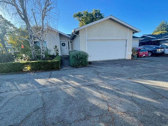 3rd image of 32 Mendocino Ln