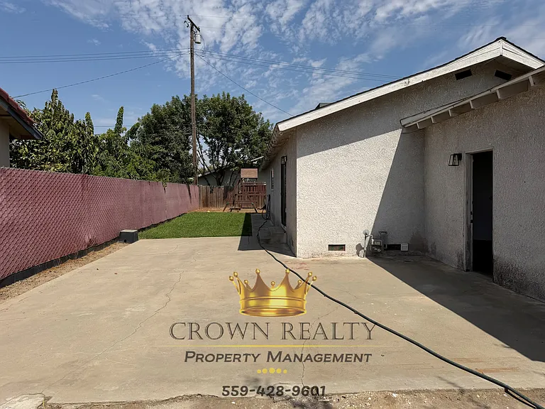 1836 W School Ave — Photo 16
