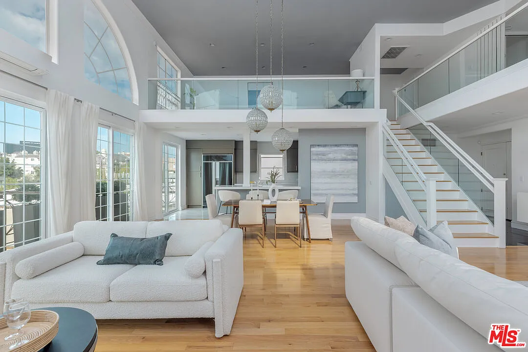4 bed, 3.5 bath, 3115 sqft, $9,495 — Photo 3