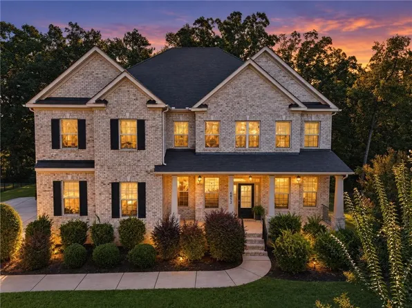 6852 Louis Dr, Locust Grove, GA 30248