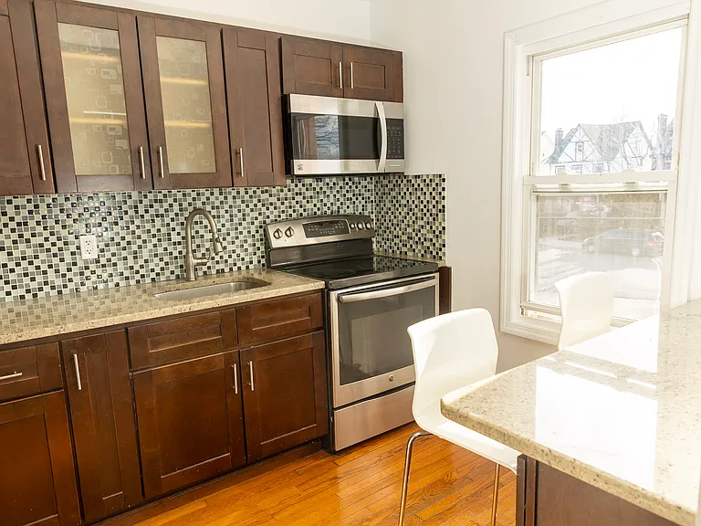 109-65 Colfax St #2 — Photo 6
