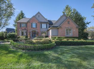 1536 Pondside Ct, Rochester, MI 48307