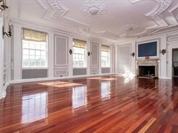 16 Balmoral St, Andover, MA 01810