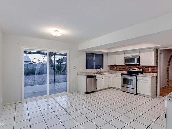 4th image of 1963 W Greenbriar Dr Unit A