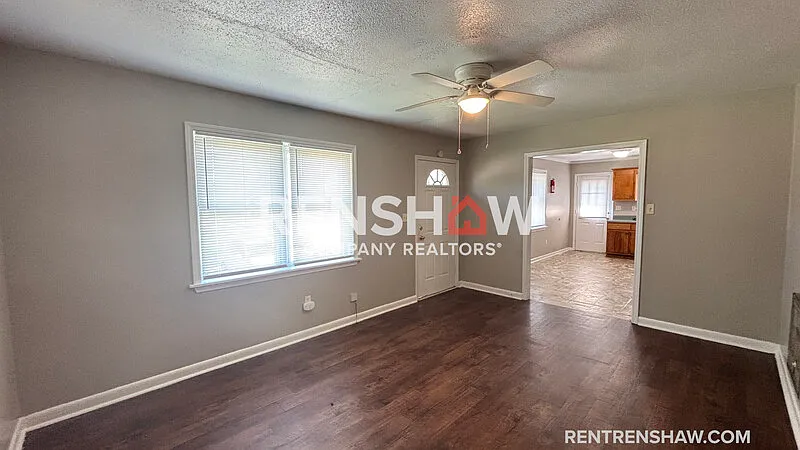 3 bed, 1.0 bath, 800 sqft, $1,195 — Photo 3