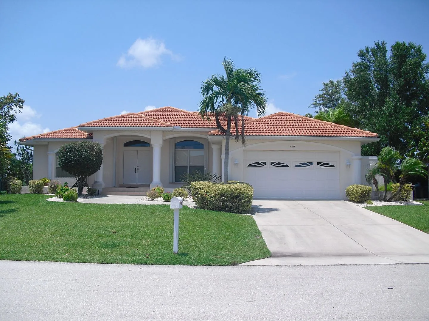 Short Term Rental ** Available 6/1/26 ** 3 Bed/2 Bath Pool Home ** Punta Gorda Isles** $7,500/mo — Photo 3