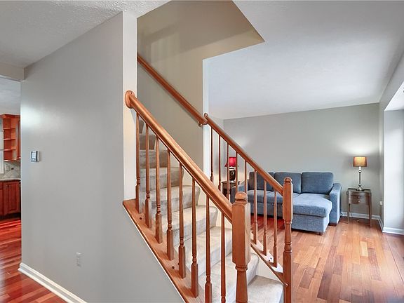 3rd image of 355 Valerie Dr