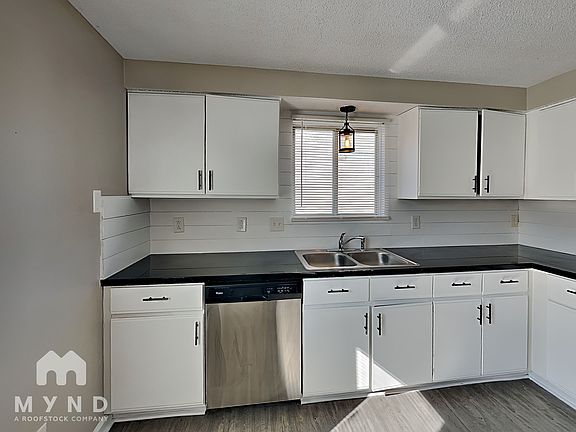 2nd image of 5853 Sundrops Ave