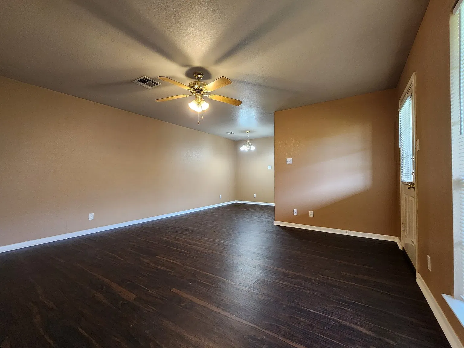 2 bed, 2.0 bath, 1048 sqft, $1,050 — Photo 4