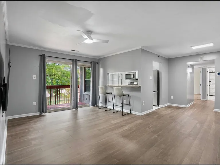 4 Cedar Valley Pl #202 — Photo 1