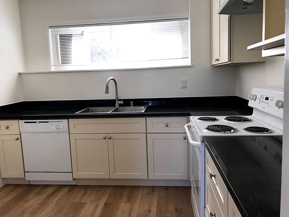 4th image of 688 Corbett Ave