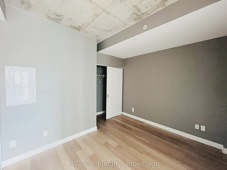 210 Simcoe St #912 — Photo 13