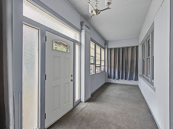 2nd image of 2040 Lincoln Ave