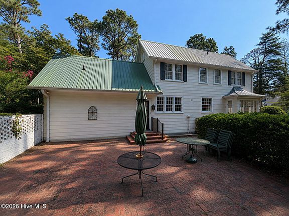 4th image of 15 Mccaskill Road W