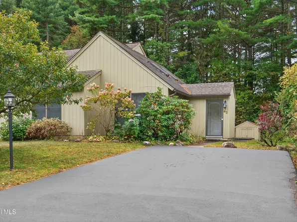 42 Queen Mary Drive, Queensbury, NY 12804