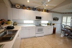 4th image of 7552 Sagunto St