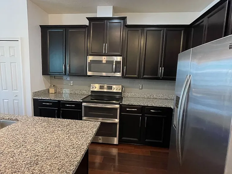 10732 Avery Park Dr — Photo 9