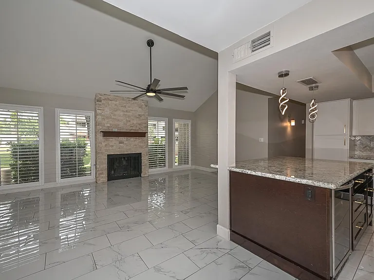 OPEN FLOOR PLAN
