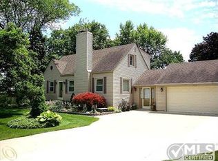 1918 Willowood Rd, Rochester Hills, MI 48307