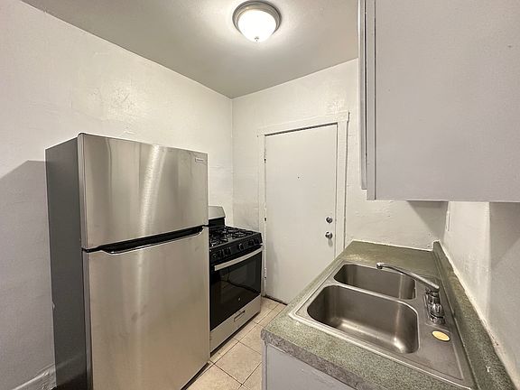 4th image of 933 W Sunnyside Ave #S2