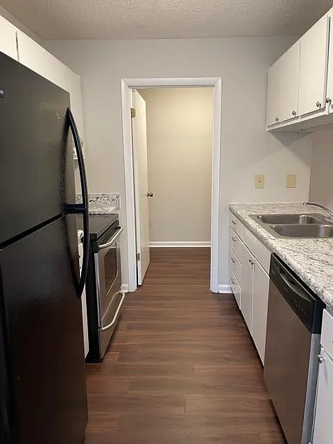 3 bed, 1230 sqft, $1,350 — Photo 4