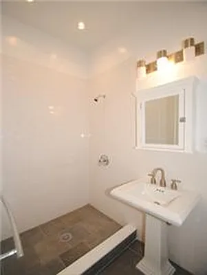 Rented by Buchbinder & Warren | media 5