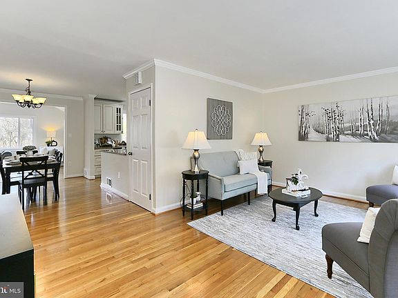 3rd image of 8808 Menard Ct