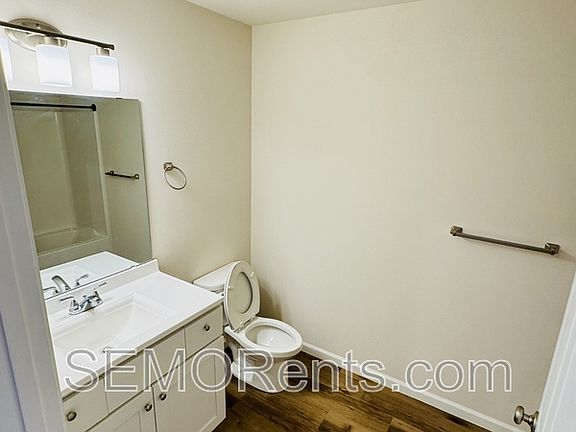 4th image of 222 Coles Hls #205