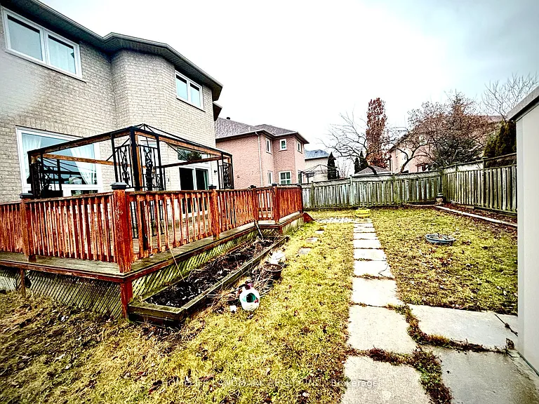 79 Boxwood Cres — Photo 16
