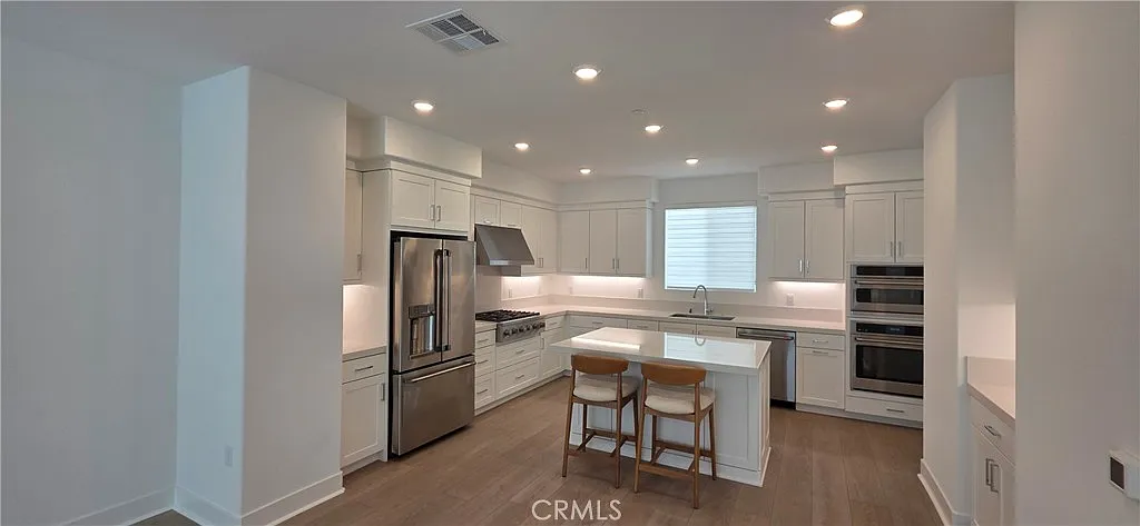 3 bed, 2.5 bath, 1842 sqft, $4,600 — Photo 2