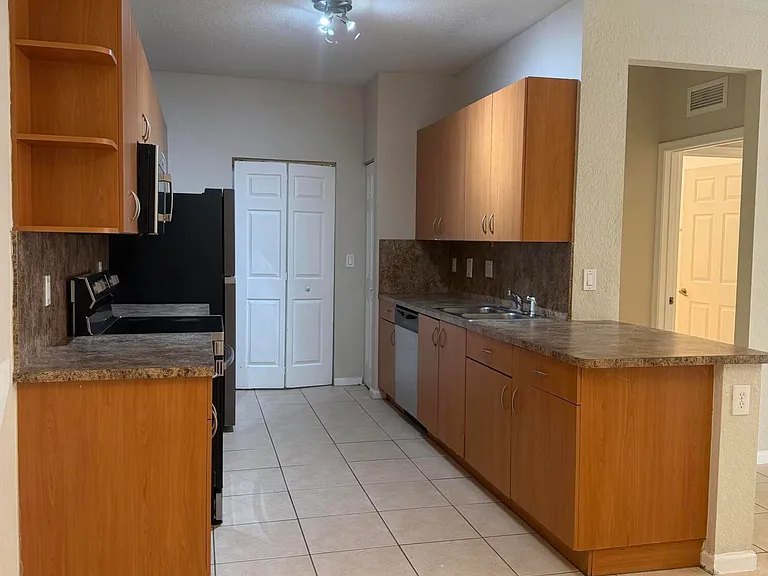3553 Forest Hill Blvd #45 — Photo 4