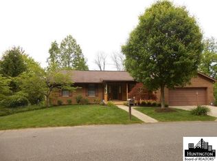81 Camelot Dr, Huntington, WV 25701
